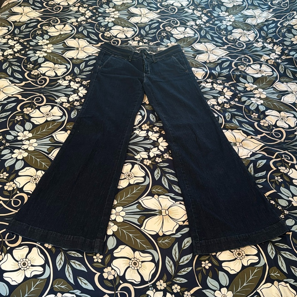 GAP Limited Edition Bell Bottom Dark Wash jean size 8 EUC